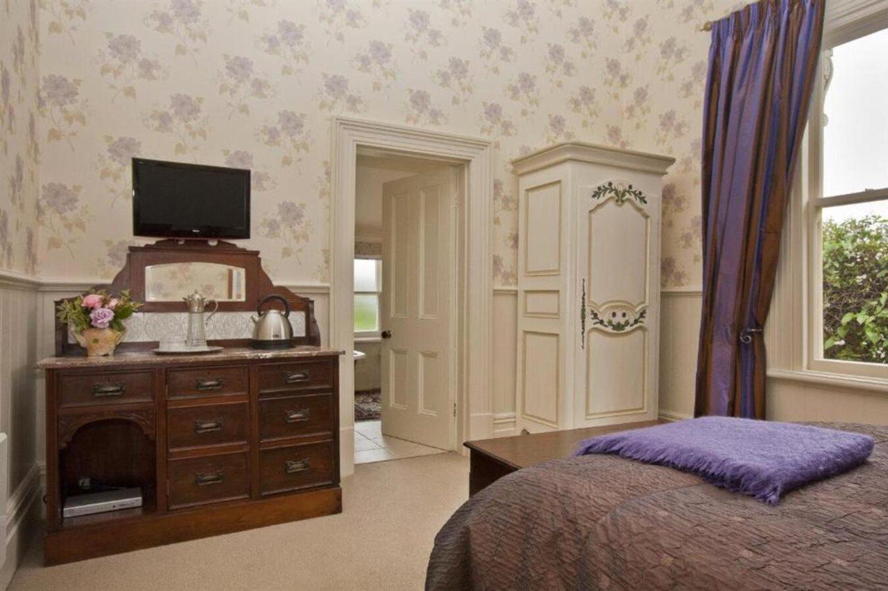 Lilac Rose Boutique Bed And Breakfast Крайстчърч Екстериор снимка
